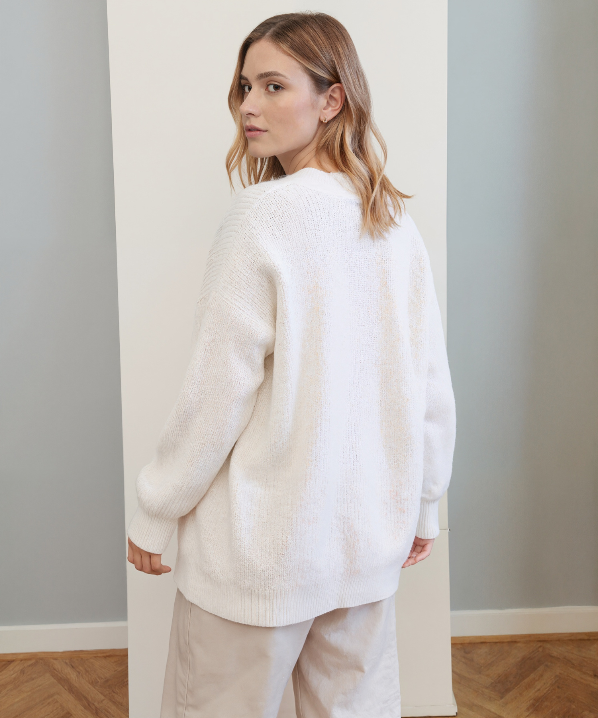 Minimalist Cashmere Knit Long Cardigan - Image 7